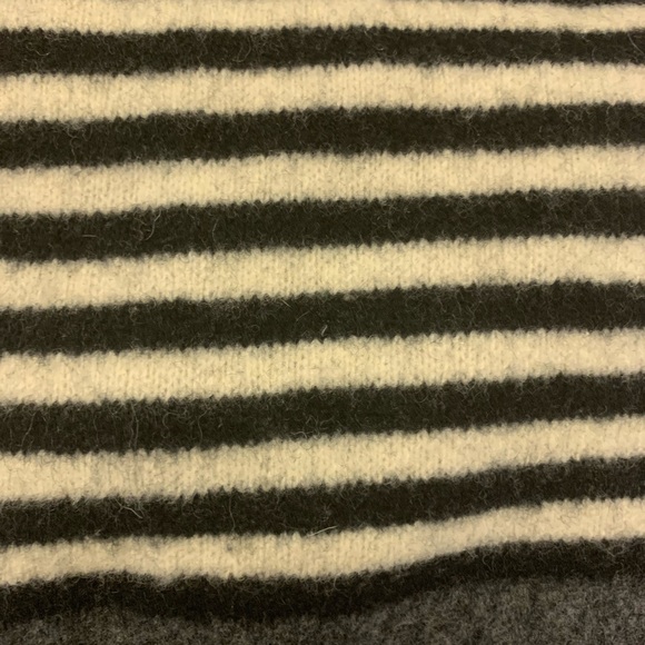 🌷🌷HP 🎉SALE NWT Authentic Coach Scarf - Picture 7 of 7